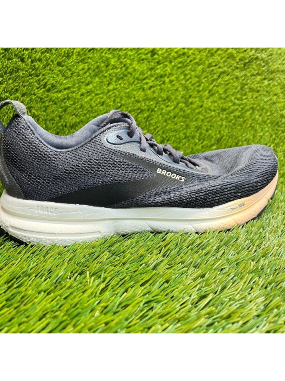 Brooks Trace 4 Womens Size 9.5 Black White Athletic Running Shoes Sneakers